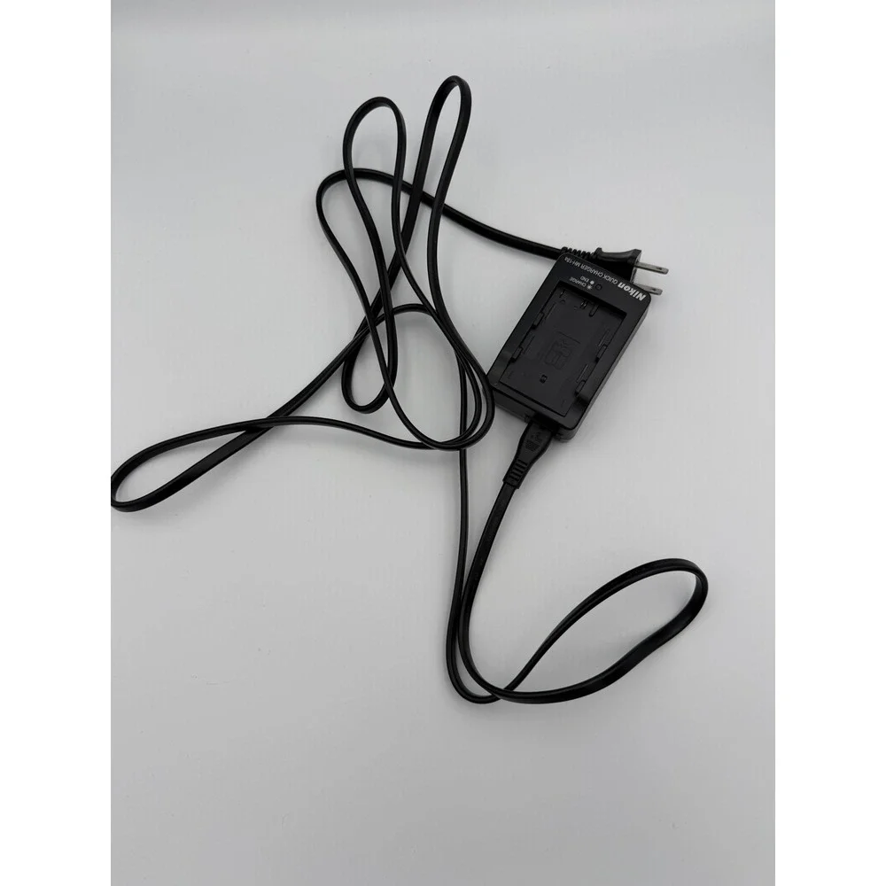 Nikon MH-18a Quick Charger for EN-EL3 EN-EL3a Li-ion Batteries Black powers on